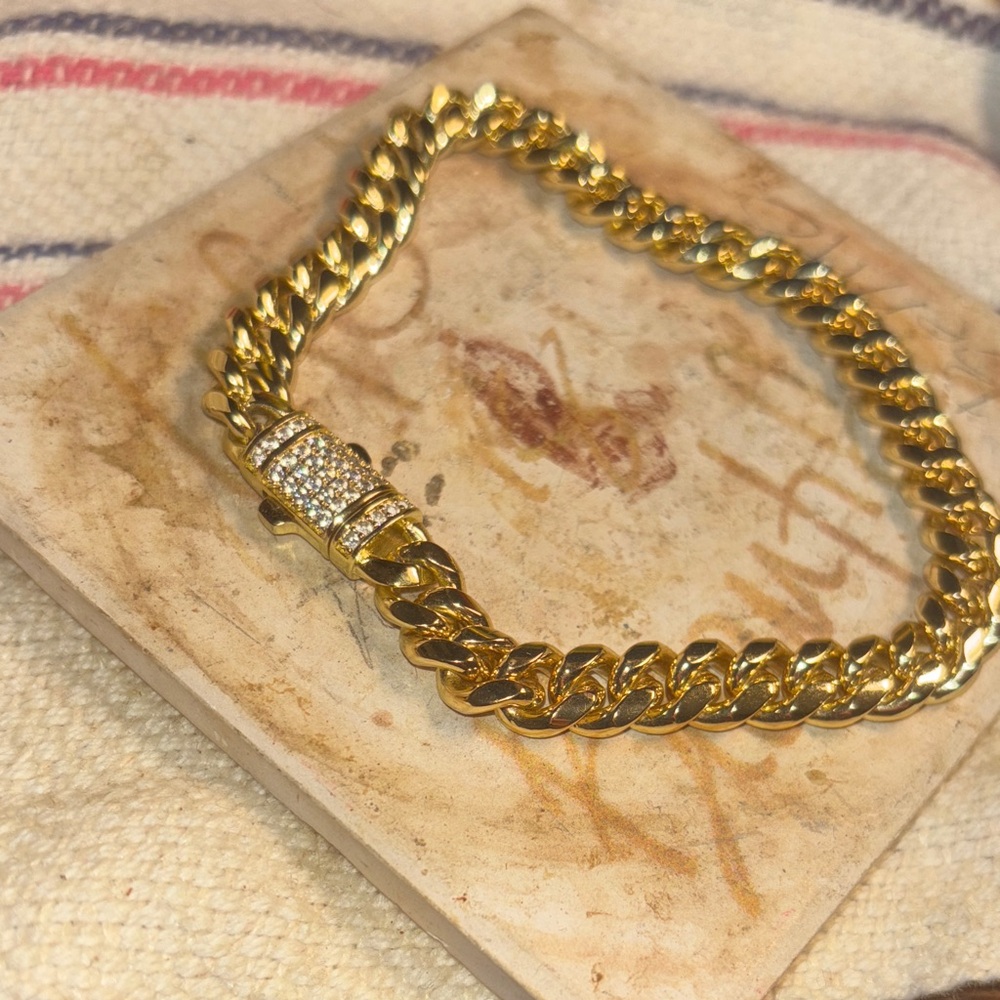 Elegant Gold Chain Bracelet with Crystal Accent